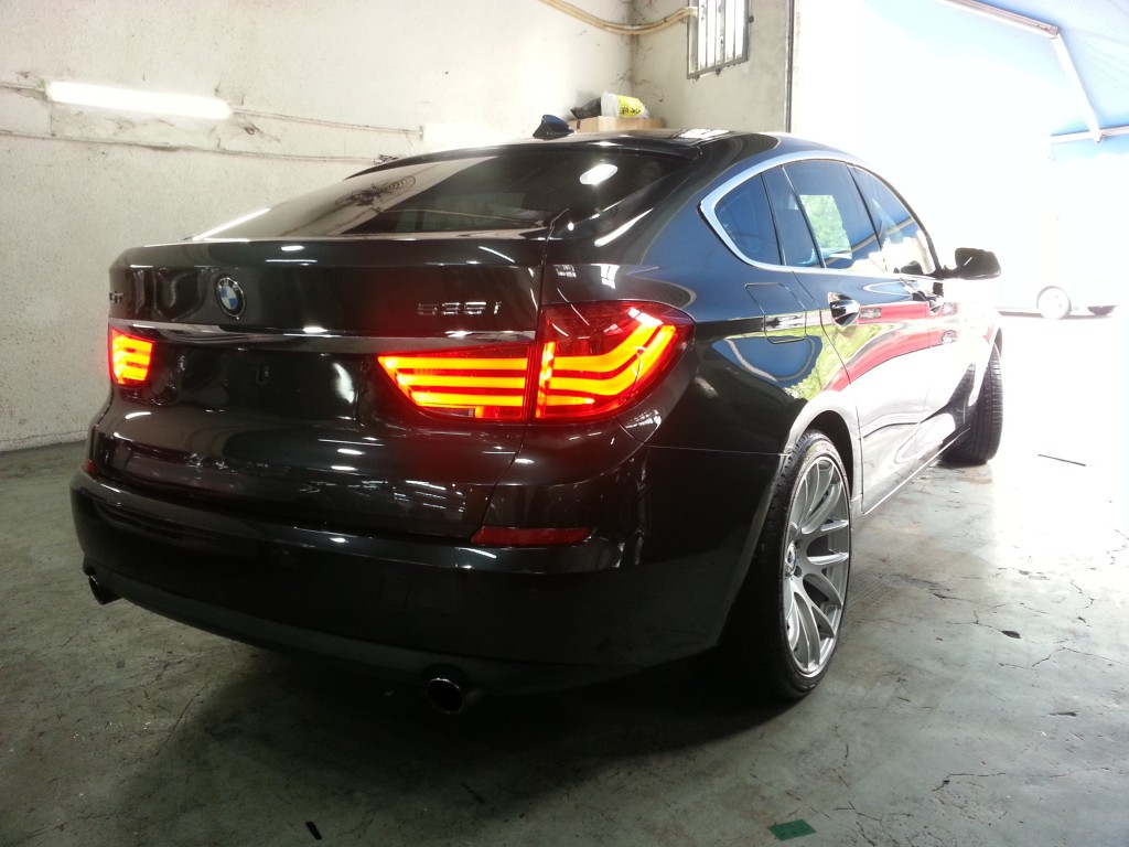 車廠 : 寶馬 型號 : 535i GT 新舊 : 二手 年份 : 2010年 登記 : 2010年 傳動 : DCT 容積 : 3000cc 馬力 : 306 匹 車門 : 5 門 座位 : 5座 顏色 : 灰色 車廂 : 白色 貨源 : 行貨 手數 : 0手 里數 : ~27,000km 牌費 : 已過期 聯絡 : 61141154,圈先生
