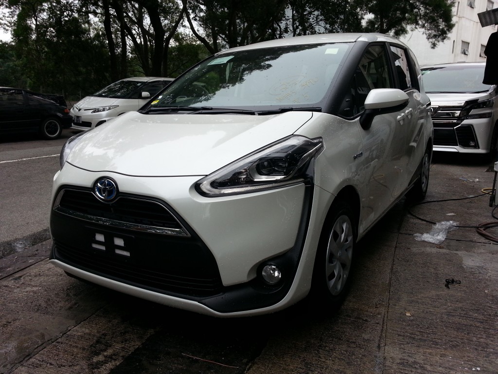 右軚汽車商會(香港)有限公司 - 豐田 Sienta Hybrid